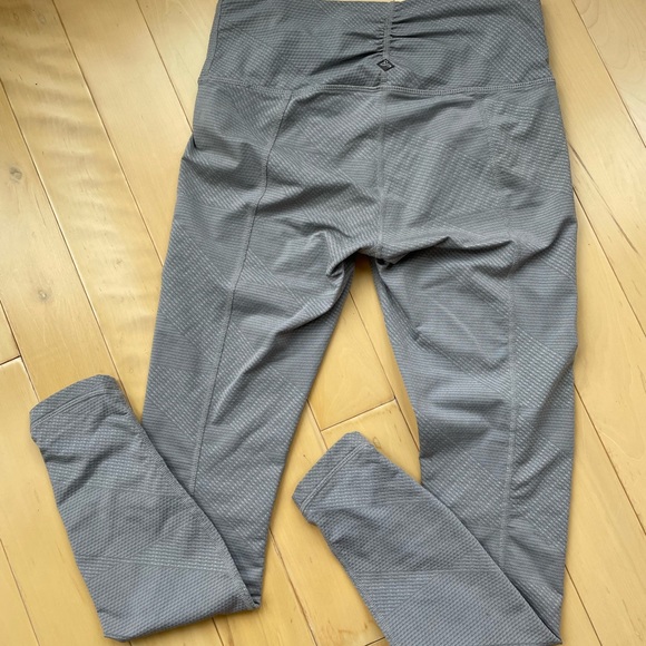 Prana leggings with ruche detail on the leg - Picture 2 of 7